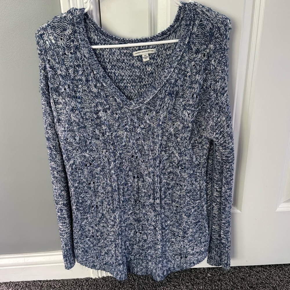 Blue American Eagle v-neck sweater. Size S, good condition